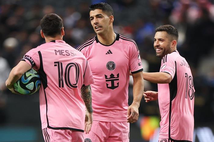 بسبب ميسي.. جوردي ألبا يصفع لاعب لوس أنجلوس (فيديو) GOAL_-_Blank_WEB_-_Facebook