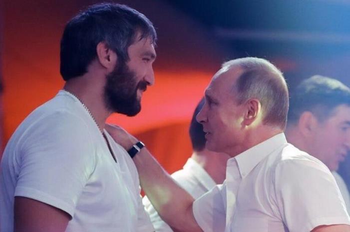 67f39c8242360421a36d7e5a