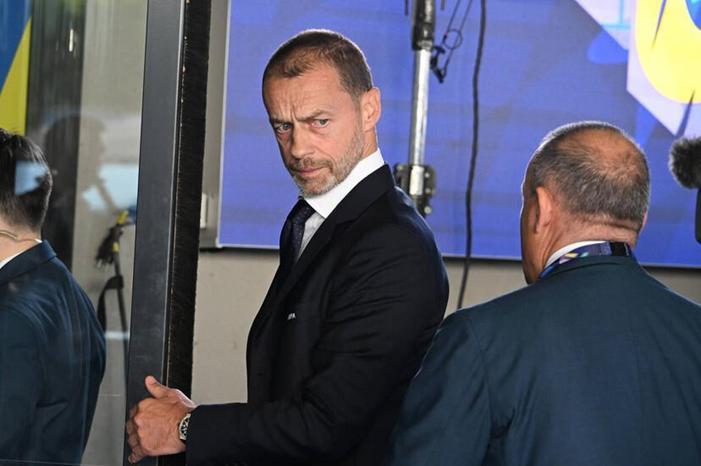 رئيس الاتحاد الأوروبي لكرة القدم يشعل الجدل بتصريح صادم
