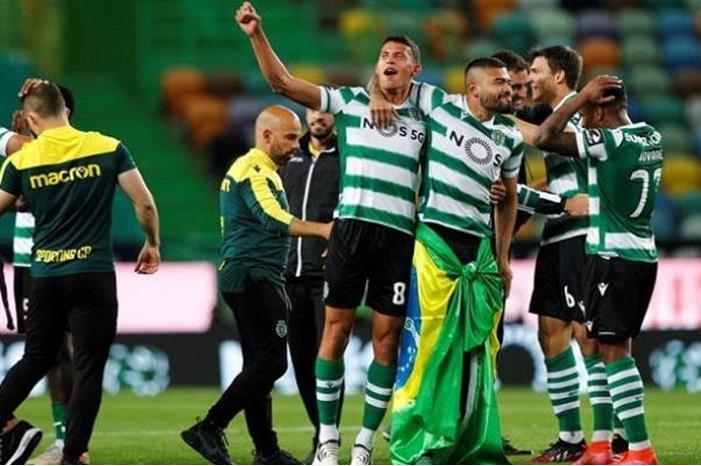 بعد 19 عاما .. سبورتنج لشبونة يحرز لقب الدوري البرتغالي 100-044754-sporting-lisbon-wins-portuguese-league_700x400