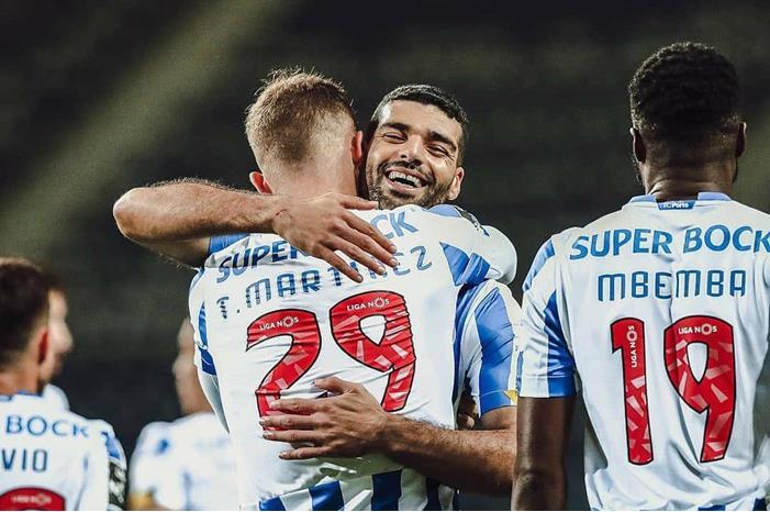 بورتو يرفض الاستسلام ويحافظ على حظوظه بالمنافسة على الدوري E0QXZlFXIAAsmEi