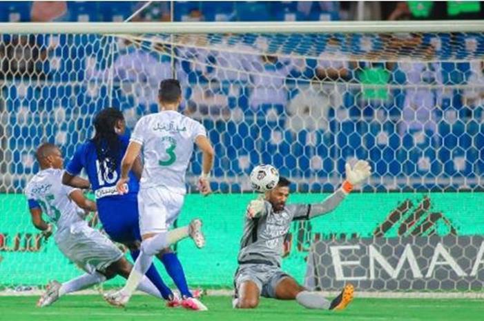 الهلال يكتسح الأهلي ويستعد للإحتفال باللقب DB32189E45500