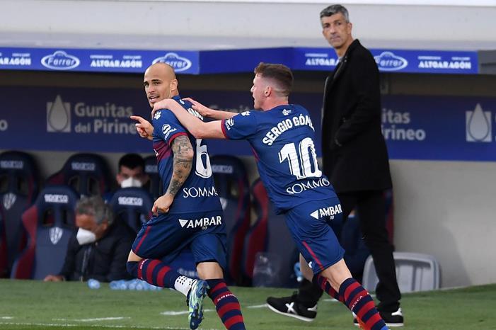 هويسكا يطيح بسوسيداد ويخرج من مراكز الهبوط sandro-huesca-real-sociedad-laliga_1tebkoscqaj3a1tkdxpulu3rk5