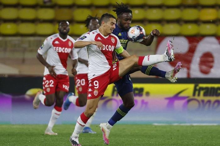 ليون يحقق الفوز الأثمن بالدوري الفرنسي  31