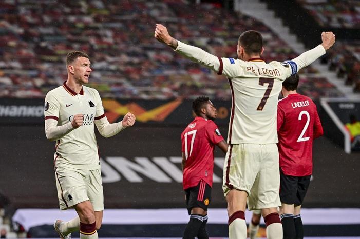 السماح بحضور  الجماهير  في نهائي الدوري الأوروبي 320168-مان-يونايتد-ضد-روما-(1)