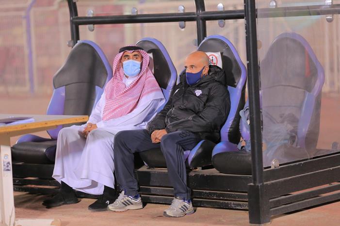 النصر يطالب بـ إيقاف مدرب الهلال لهذا السبب ! E0fvczeX0AMzrrs