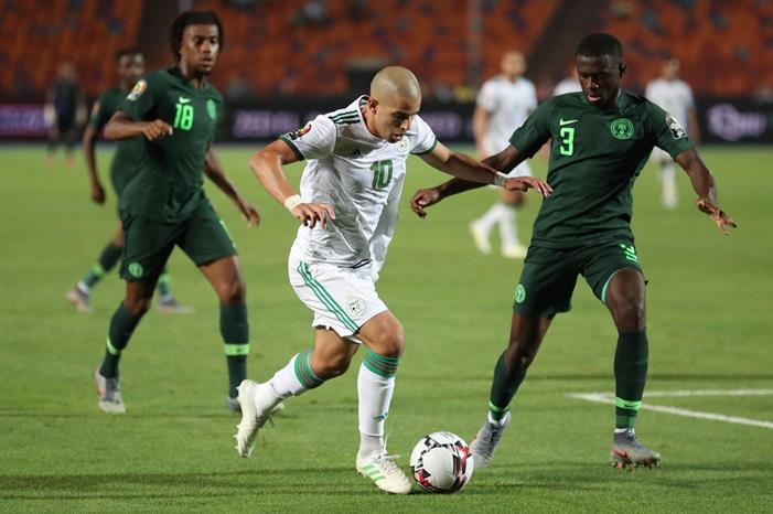نجم منتخب الجزائر يقرر مغادرة فريقه D_xxTLgX4AAUTVx