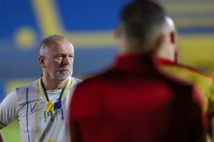 اجتماع طارئ بين إدارة النصر ومينيز AF55571A44642 (1)