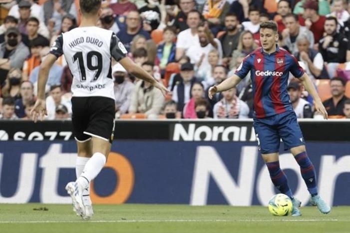 فالنسيا يهدر نقاط ثمينة بتعادله امام ليفانتي بالليغا 1755992_1651343464