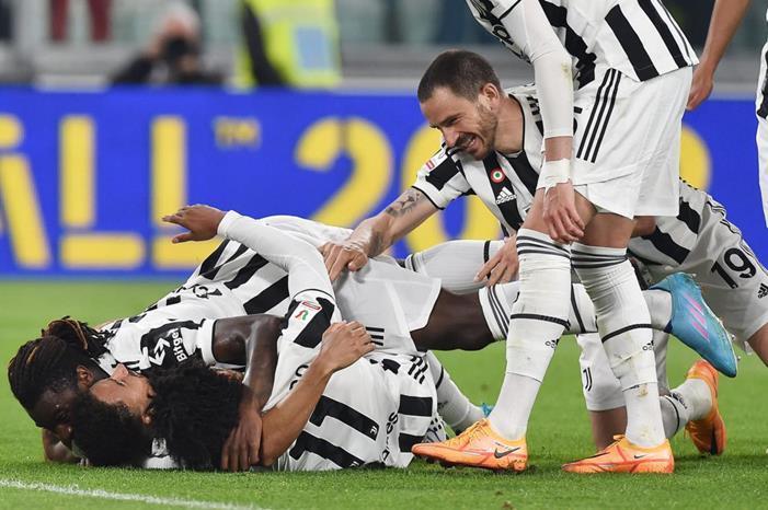 نجم يوفنتوس يتلقى عرضين من أمريكا bonucci-kean-danilo-juventus-2204-epa