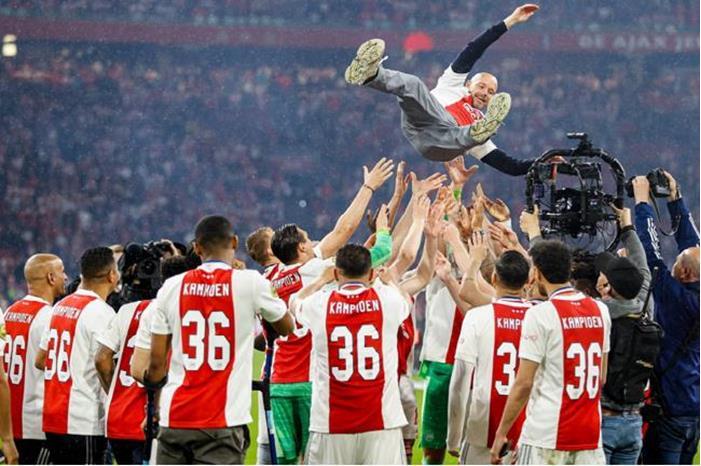 تن هاغ يقود أياكس للفوز بالدوري الهولندي قبل توليه تدريب مانشستر يونايتد 627cbbfc423604368c4fe8b3