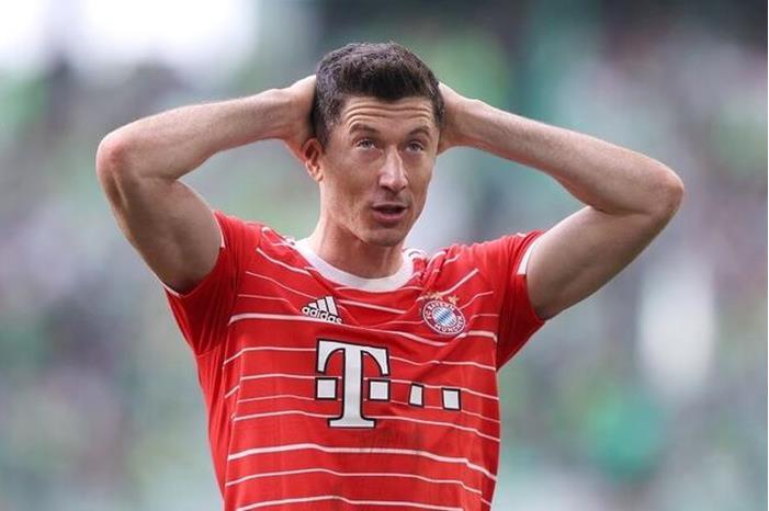رئيس بايرن ميونخ يوجه رسالة شديدة اللهجة لنجمه ليفاندوفسكي 6281017d4c59b738c707fb18