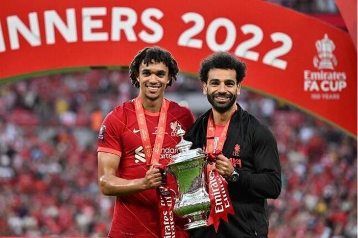 شاهد.. لحظة رفع ليفربول كأس إنجلترا 628005574236045de3738255