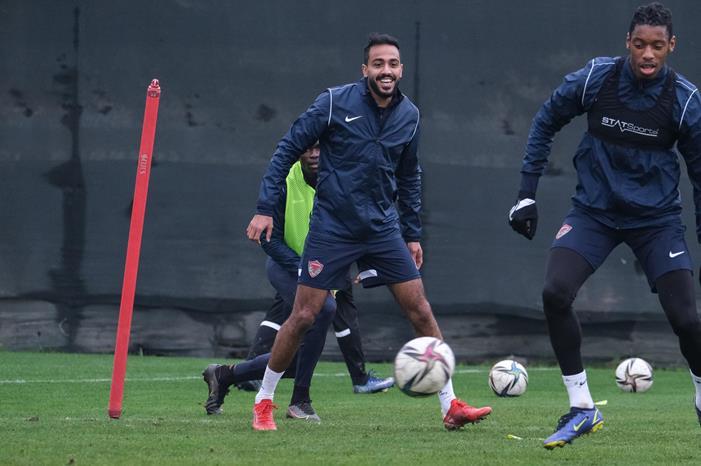 الأهلي ينتظر قرار موسيماني بخصوص كهربا FJPg4xnWYAsLKZ6