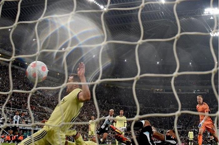 نيوكاسل يقدم مفتاح دوري الأبطال لتوتنهام 628342364c59b720ba356156