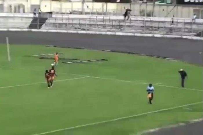 شاهد .. لاعب يتعمد تسجيل هدفين في مرماه لإفساد مؤامرة 62889d904236045291279606