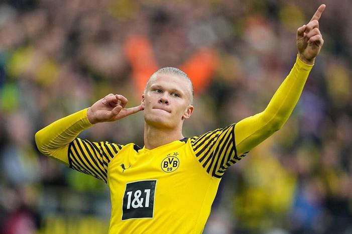 هالاند يودع زملائه في دورتموند بتقديمه ساعات فاخرة 4021587_1653048657