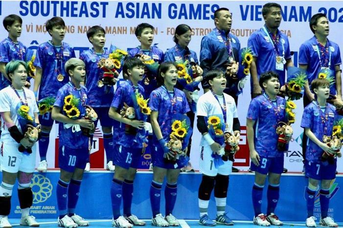 تايلاند تحرز ذهبية كرة الصالات للسيدات في دورة ألعاب جنوب شرق آسيا Thailand-Hanoi-Sea-Games-Women's-Futsal-Gold(1)