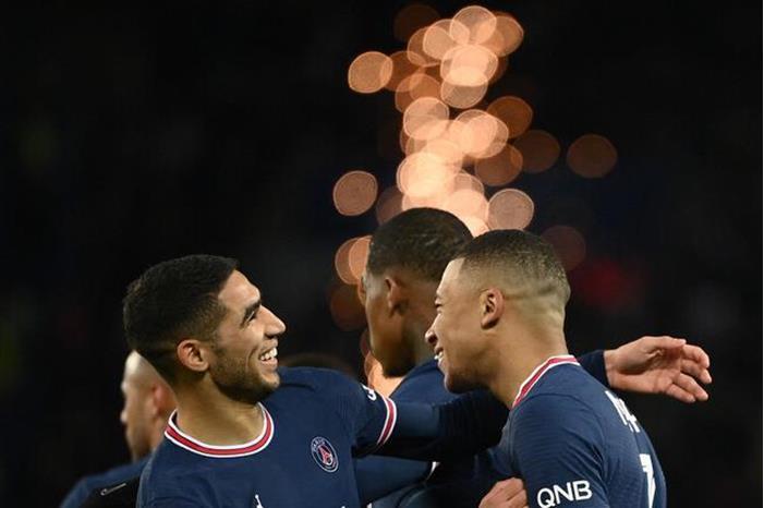 بمناسبة عيد الفطر.. تحد خاص من حكيمي لمبابي (فيديو) 626fb3e14c59b74197797c2c