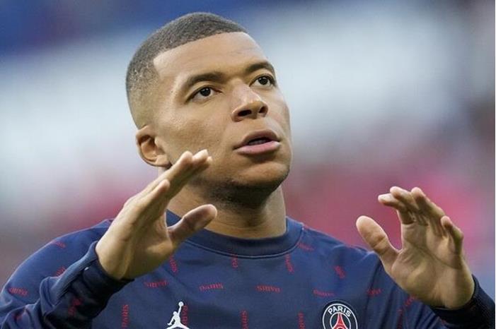 والدة مبابي تكشف عن الاتفاق مع كل من سان جيرمان وريال مدريد 6287cd2b423604377534a6f7