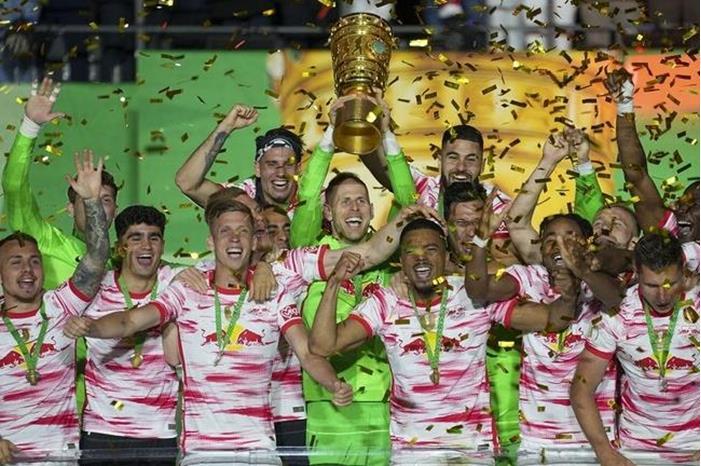 لايبزيغ يتوج بكأس ألمانيا للمرة الأولى في تاريخه (فيديو) 62895e544236043d8e48456b