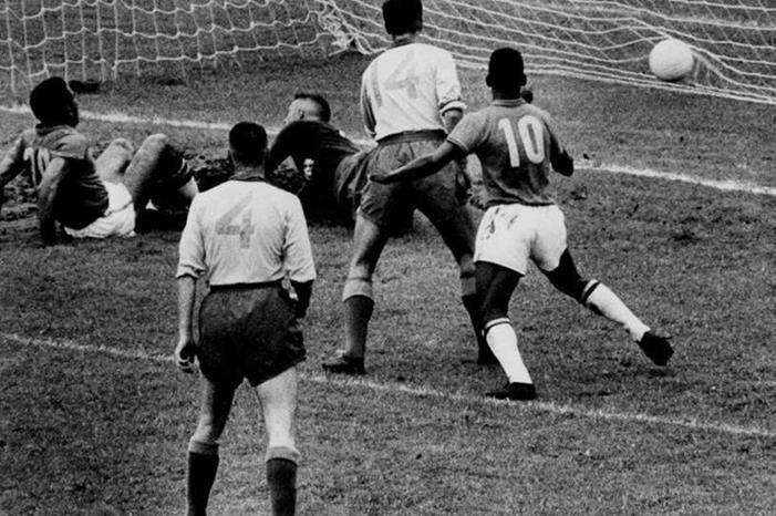 إنجاز برازيلي يزين نسخة كأس العالم 1958 eldeeb1_0000001_30022_28535854_10209172061093716_783576967_n