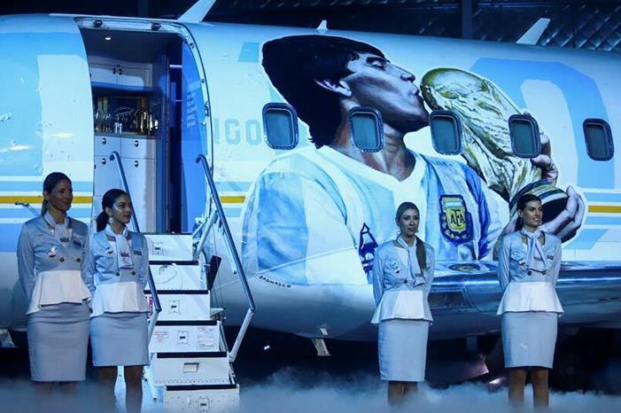 الكشف عن طائرة مخصصة لإحياء ذكرى مارادونا (صور) maradona