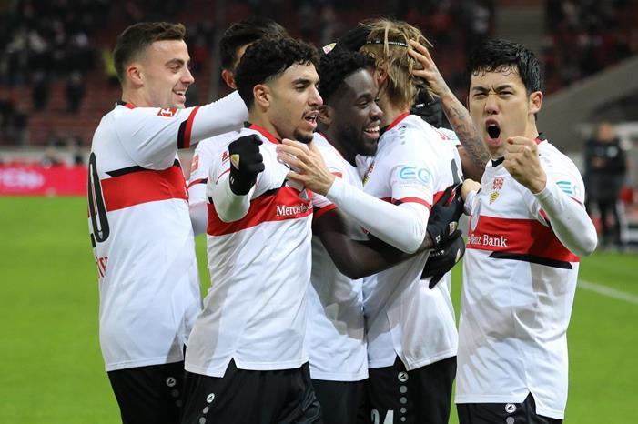 شتوتجارت يعلن رحيل لاعبه FFJmquoX0A0lzlL