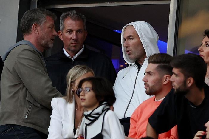 زين الدين زيدان غير مقتنع بمشروع باريس سان جيرمان zidane-1