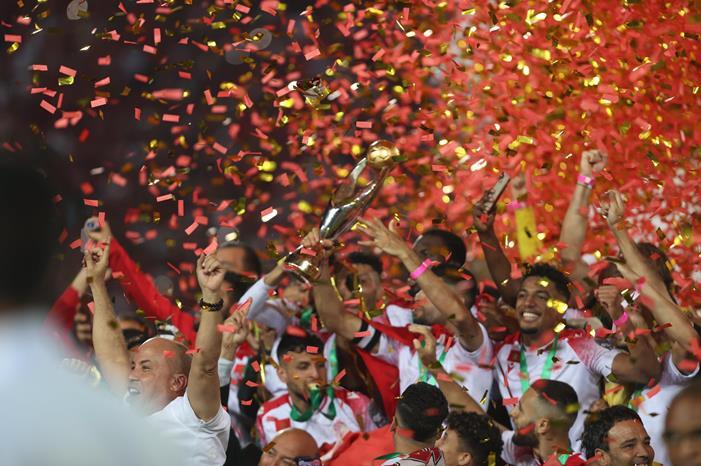 قائد الوداد يكشف سر الفوز على الأهلي في نهائي أبطال إفريقيا 1109646-تتويج-نادي-الوداد-المغربي-(2)