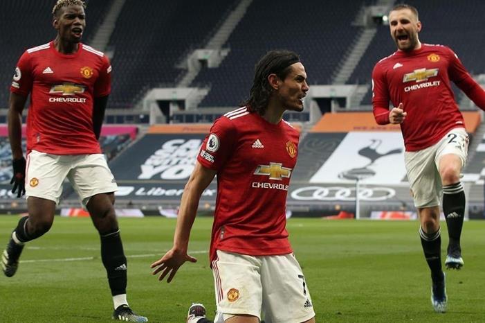 تركي آل الشيخ يربط كافاني بالليجا 520221571747151608714