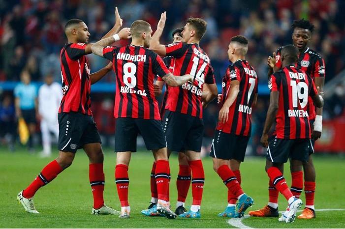 ليفركوزن يعزز حظوظه في دوري الأبطال وخسارة لايبزيغ تعقد مهمته 4259372-2022-05-02T194516Z_1770246045_UP1EI521IVEAI_RTRMADP_3_SOCCER-GERMANY-B04-SGE-REPORT