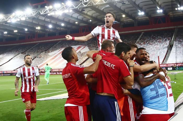 أوليمبياكوس-يتوج-بالدوري-اليوناني