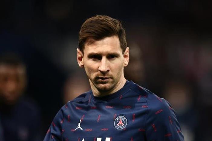 أول جائزة فرنسية تنادي ميسي Doc-P-948655-637872631830028815