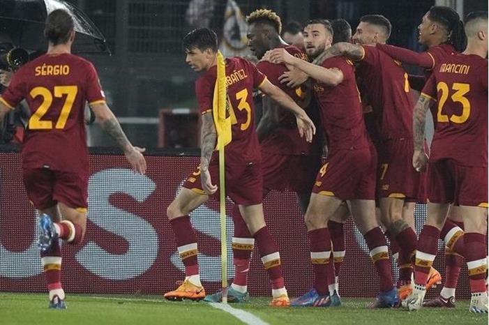 روما يتأهل إلى نهائي دوري المؤتمر الأوروبي 627447fc4236043f0948cee5
