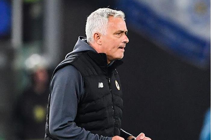 مورينيو يدخل التاريخ بعد تأهل روما لنهائي دوري المؤتمر 6274c36f42360464184757a7