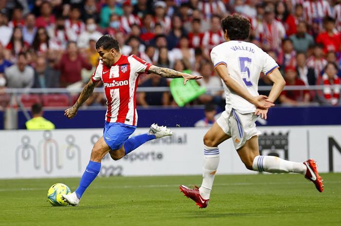 أتلتيكو مدريد يطيح بالريال ويفسد احتفالاته FSQlnG9XwAAgrbz