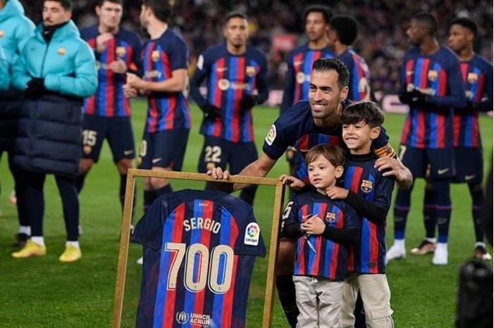 رسالة وداع مؤثرة من بوسكيتس 645b823542360456917f595f