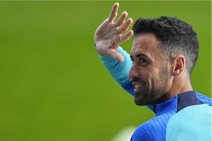 بوسكيتس.. القطعة الأخيرة في جيل برشلونة الذهبي epa_soccer_2023-01_2023-01-02_2023-01-02-10386252_epa