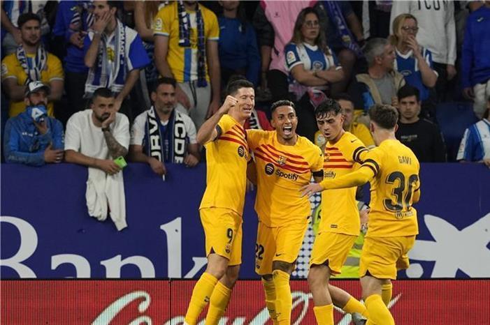 صورة: أمرابط يشارك في احتفالات برشلونة بالليجا albums_matches_2795958_2023-05-14-10628447_epa