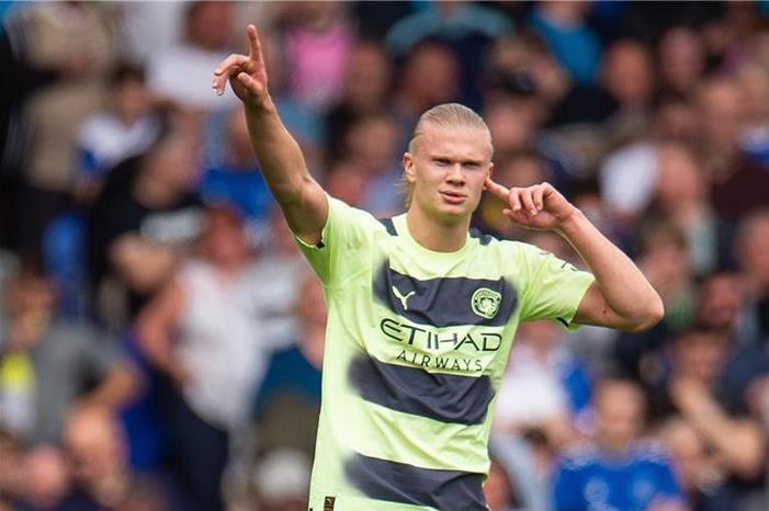 صورة.. تصرف غريب من هالاند عقب مواجهة إيفرتون epa_soccer_2023-05_2023-05-14_2023-05-14-10627371_epa