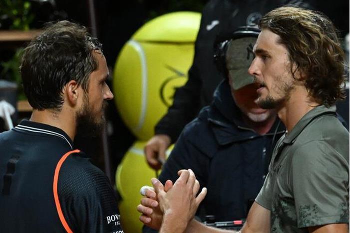 الروسي مدفيديف يقصي زفيريف ويتأهل لربع نهائي روما 64648d424c59b7482344bde4