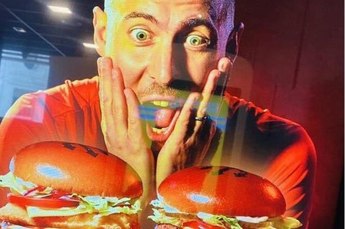 اشحنه إلى ماكدونالدز!.. جماهير الريال تنتفض ضد نجمها 6464b81b4c59b753b9528657