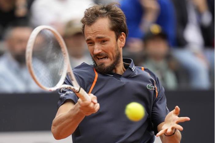 الروسي مدفيديف يصعد إلى نصف نهائي دورة روما 646647324c59b741c428d61c