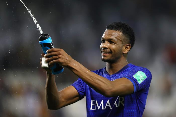 البليهي: سأختبئ من ميسي.. ورونالدو يقوم بأشياء رائعة 240054