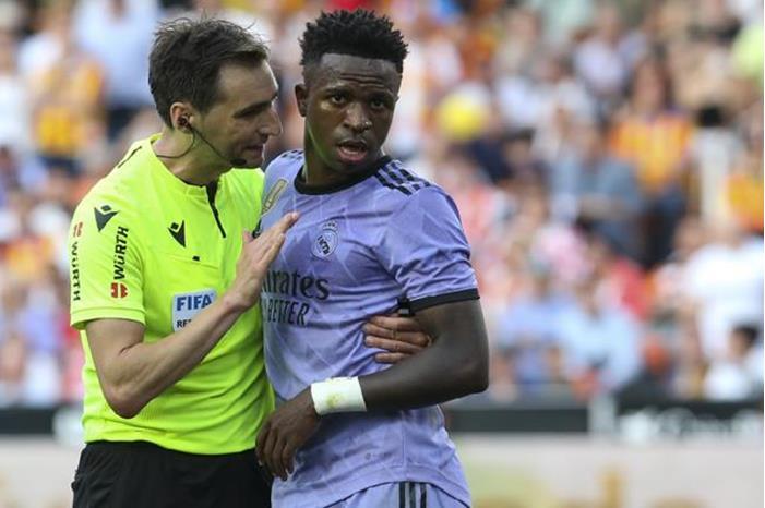 فالنسيا يهزم ريال مدريد ويرسله للمركز الثالث 646a6af74c59b76ced335ea3