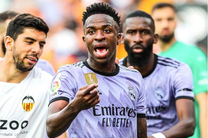 اجتماع رئاسي لفينيسيوس في مدريد عقب أزمة العنصرية 646c48d84c59b71644057759