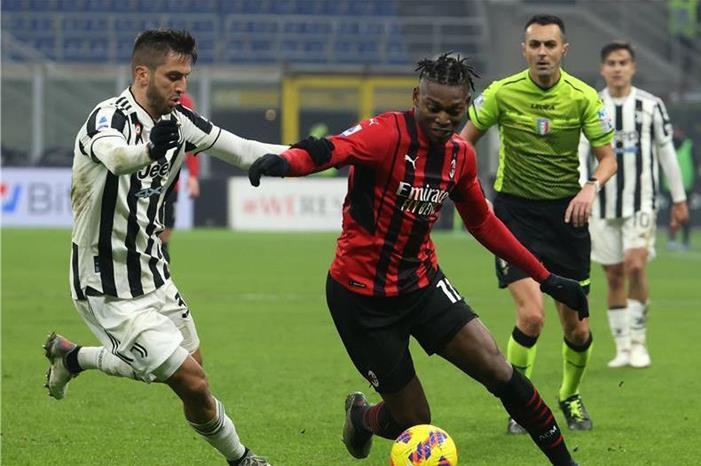 مواجهة يوفنتوس وميلان تتصدر جولة الدوري الإيطالي epa_soccer_2022-01_2022-01-23_2022-01-23-09705453_epa (1)