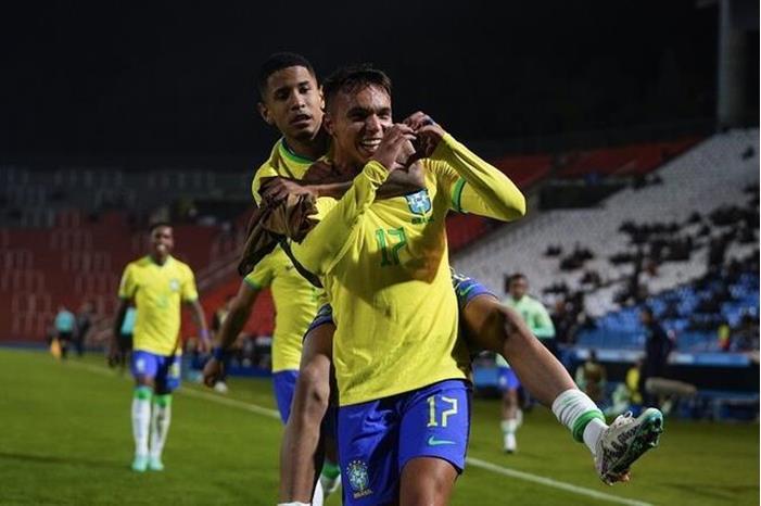 البرازيل تدك شباك الدومينيكان بنصف دزينة من الأهداف 646f65b84236040a3f5a8df7