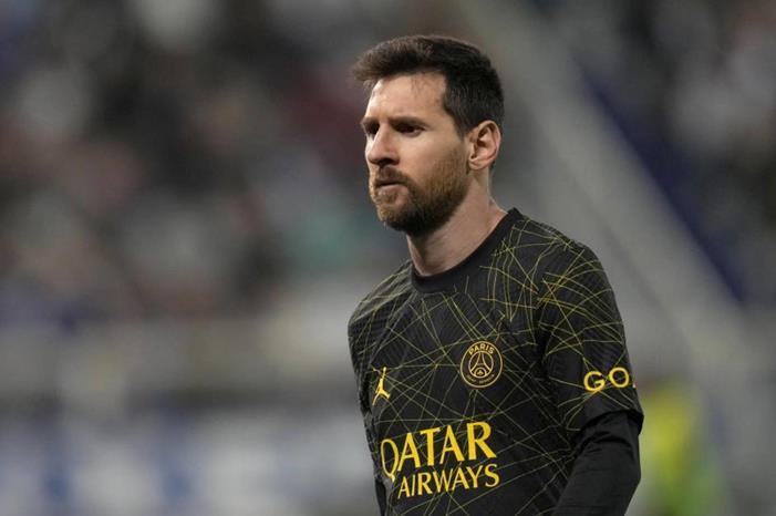 برشلونة يختار صفقة غير متوقعة بدلاً من ميسي image